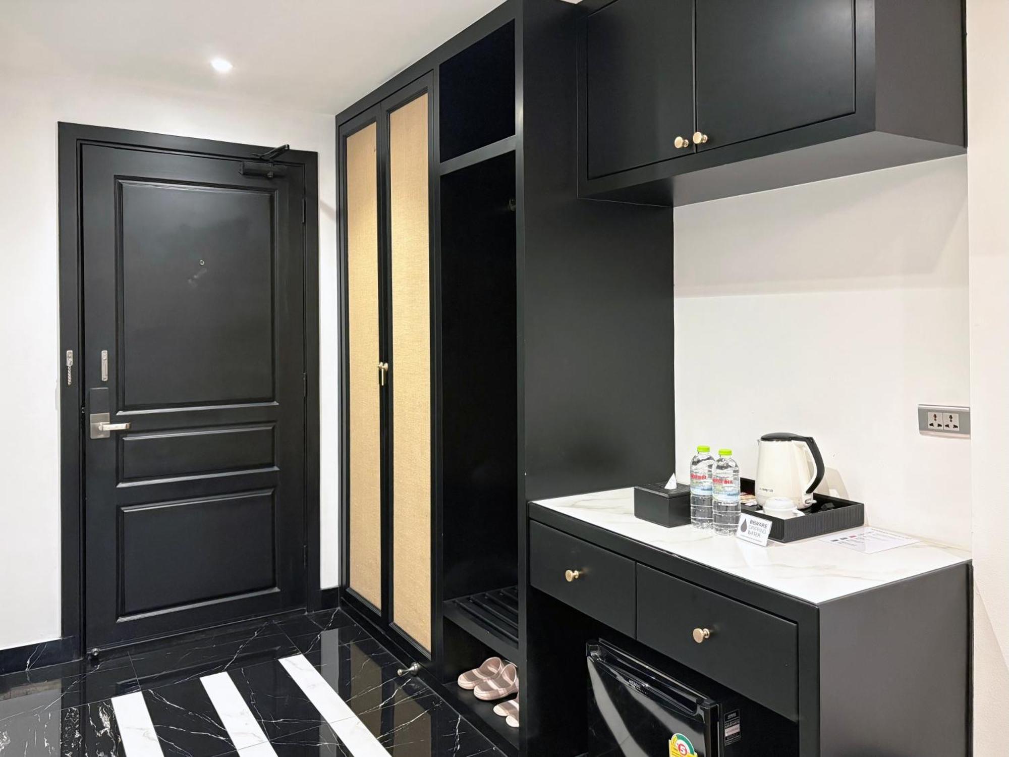 Glory Boutique Suites 清迈古城荣耀精品酒店 شيانغ ماي المظهر الخارجي الصورة