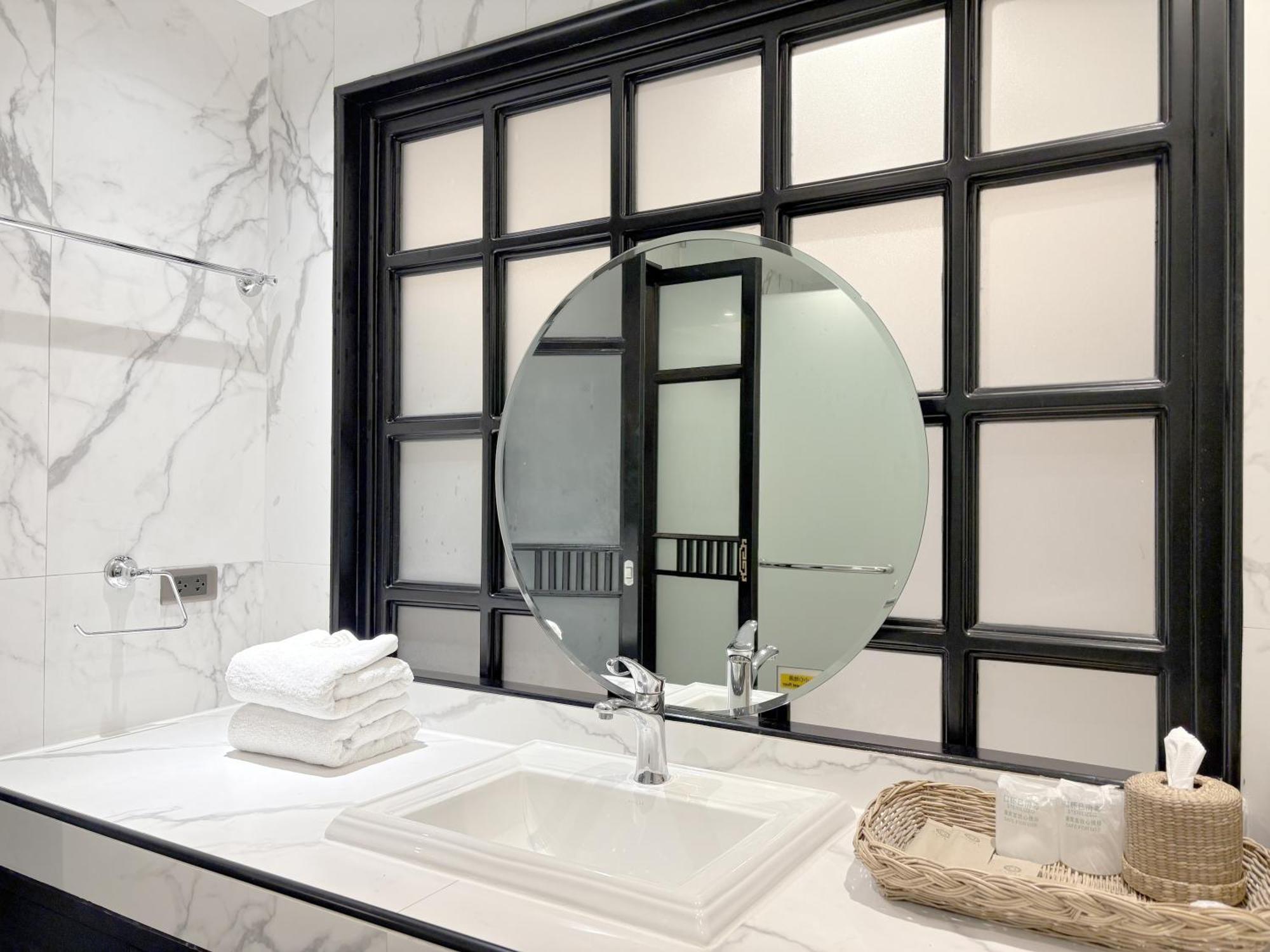 Glory Boutique Suites 清迈古城荣耀精品酒店 شيانغ ماي المظهر الخارجي الصورة
